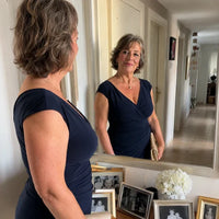 Avis cliente : robe de cérémonie bleu marine avec la culotte gainante