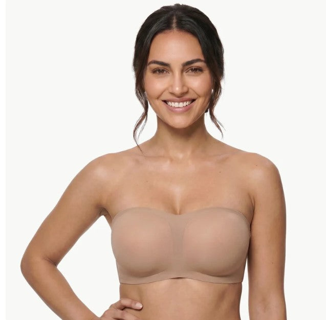 Soutien-gorge bandeau sans bretelles porté en coloris chair
